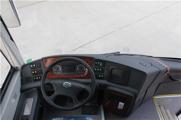 南京金龙NJL6118BEV1客车（纯电动24-53座）