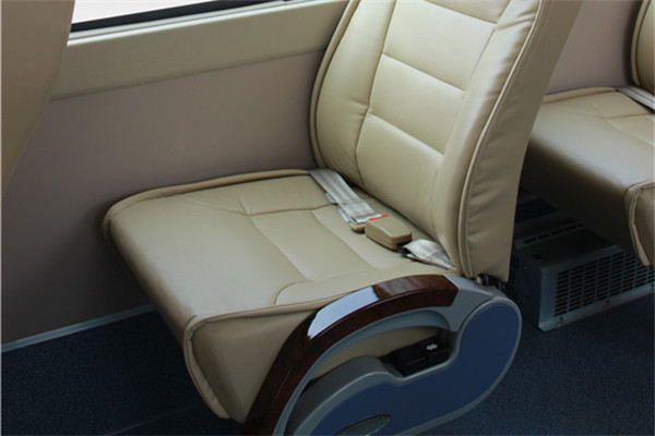 南京金龙NJL6806BEV2客车（纯电动24-31座）