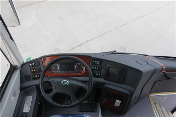 南京金龙NJL6808YA5客车（柴油国五24-35座）