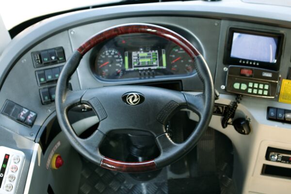 东风超龙EQ6105CTBEV3公交车（纯电动10-40座）