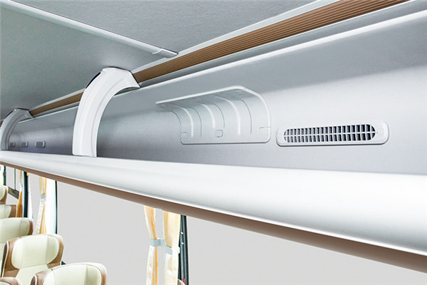 金龙XMQ6821CYBEVL3客车（纯电动24-34座）