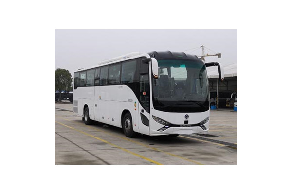 申龙SLK6126ALD6S客车（柴油国六24-52座）