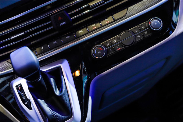 上汽大通SH6551H2DB多用途轻客（柴油国六7-8座）