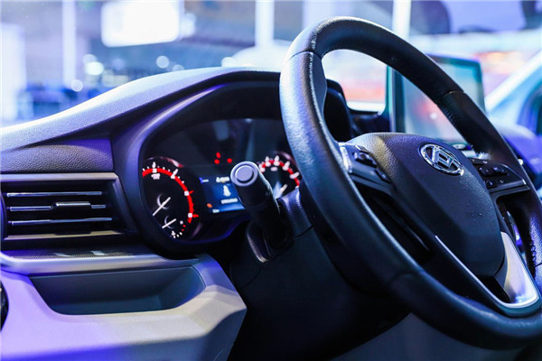 上汽大通SH6551J2DB多用途轻客（柴油国六7-8座）