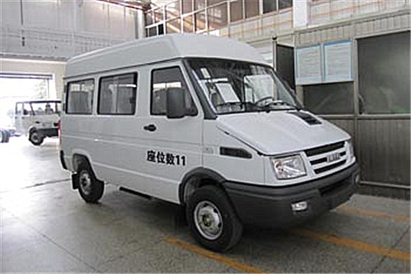 南京依维柯NJ6485AC客车（柴油国五10-13座）