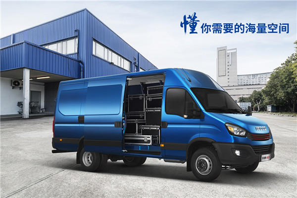 南京依维柯NJ5045XXYEQ4E厢式运输车（柴油国五3座）