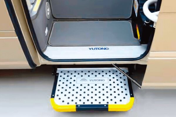 宇通ZK6710D3T客车（柴油国五10-20座）