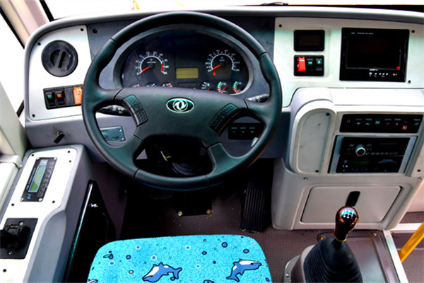 华新HM6796XFD6XS小学生专用校车（柴油国六33-46座）