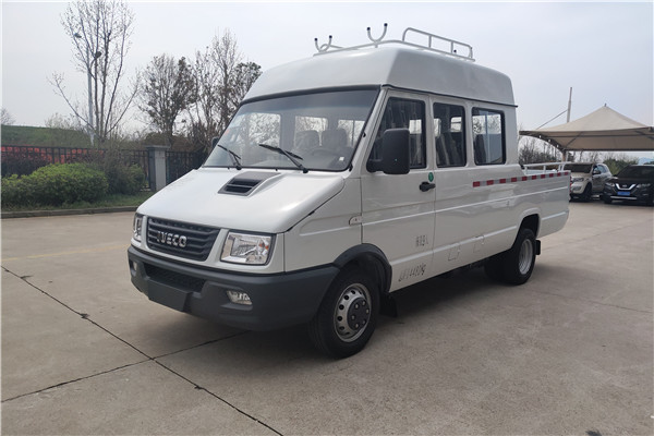 南京依维柯NJ5046XGCZ5A工程车（柴油国六6-9座）