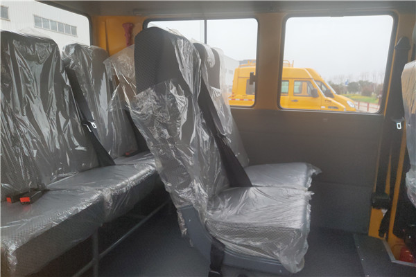 南京依维柯NJ5046XGCZA斗式工程车（柴油国六10-13座）