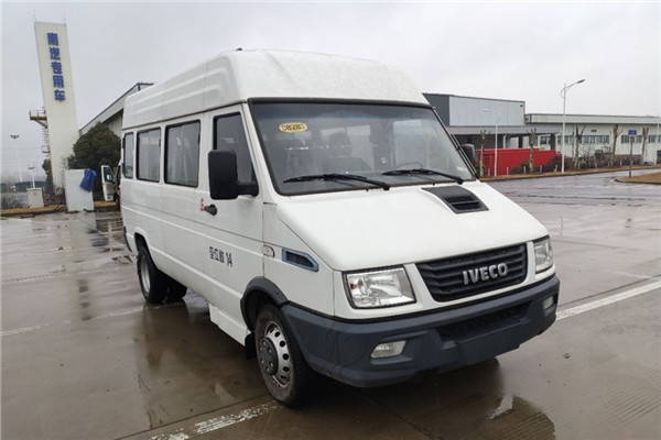 南京依维柯NJ6556AC客车（柴油国六14座）