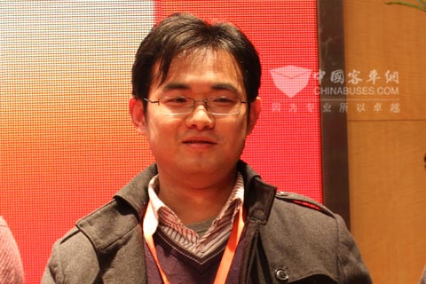 奥特科技公司代表上台领奖